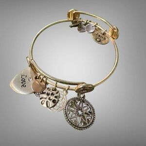 GOLD TONE CHARM BANGLE BRACELET